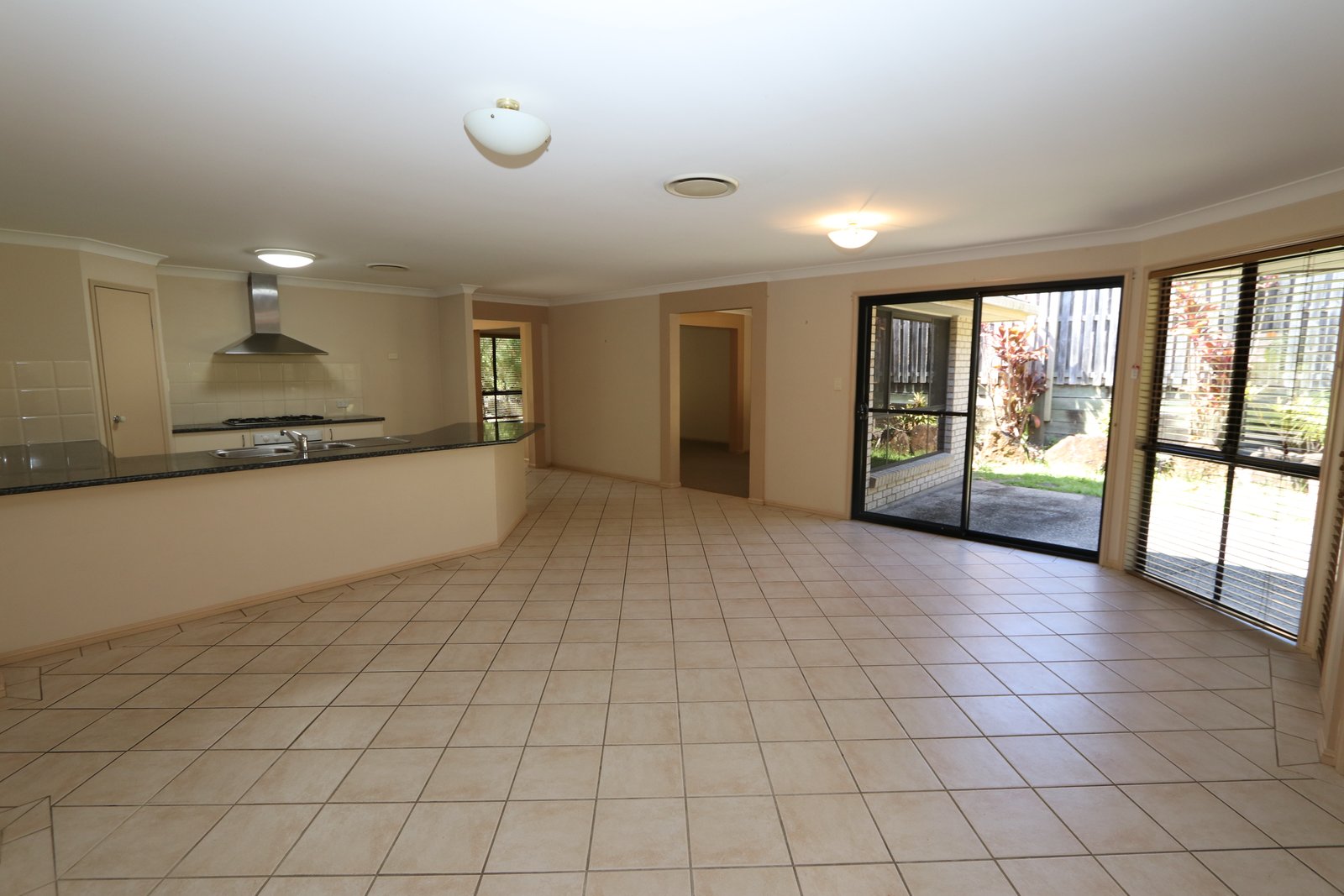 7 Lillywood Circuit MOLENDINAR 1
