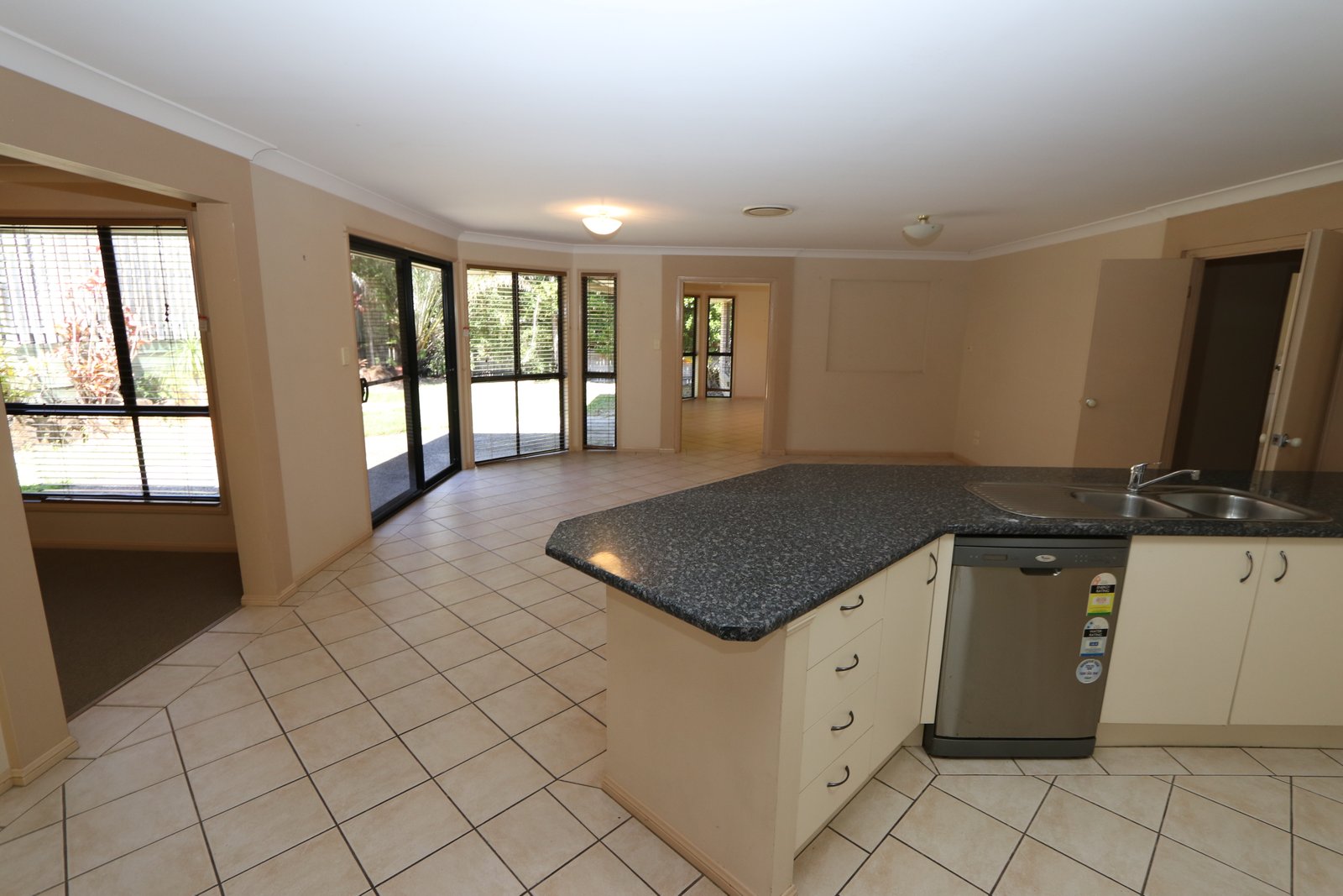 7 Lillywood Circuit MOLENDINAR 4