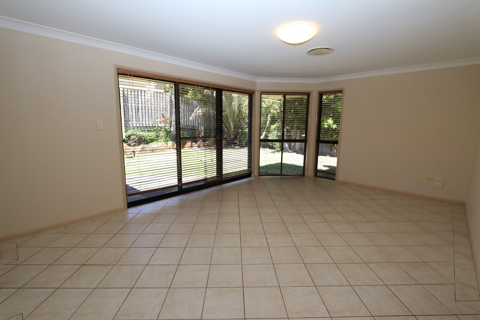 7 Lillywood Circuit MOLENDINAR 5