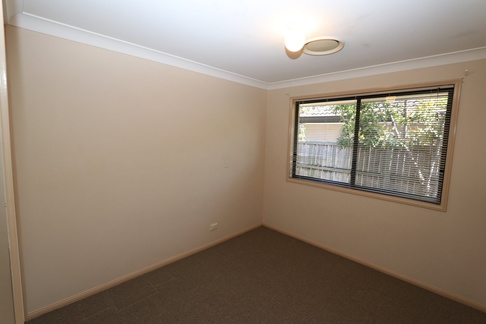 7 Lillywood Circuit MOLENDINAR 12