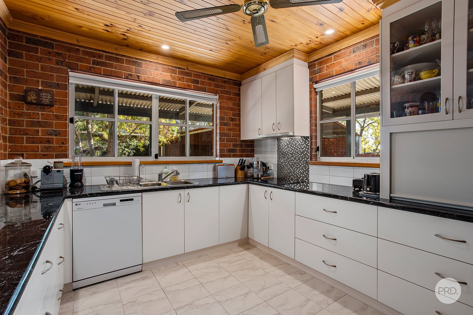 7 Lonsdale Avenue ELMORE 4