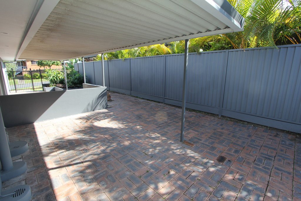 7 Lunar Court BENOWA 17