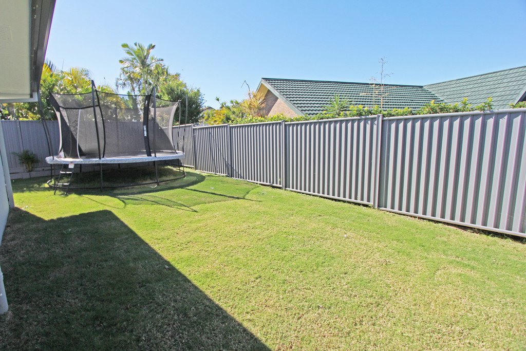 7 Lunar Court BENOWA 19
