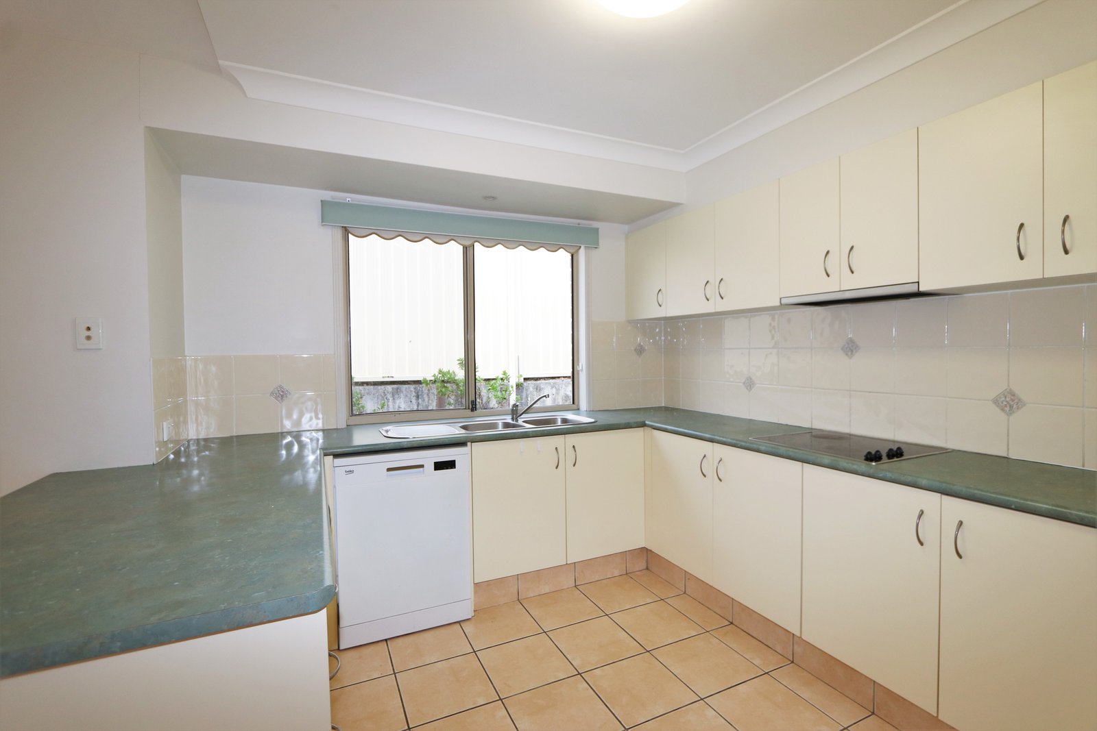 7 Manoora Place ASHMORE 5