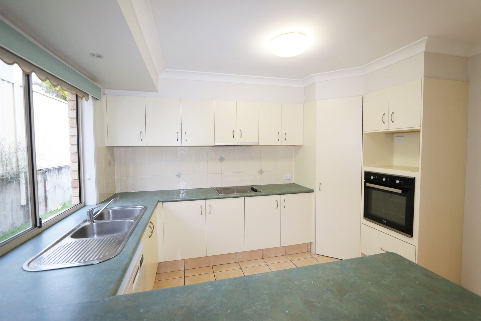 7 Manoora Place ASHMORE 6