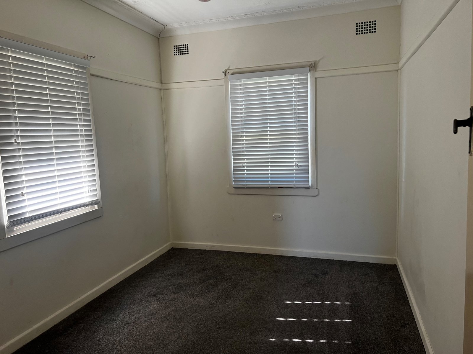 7 Market Street WEST TAMWORTH 14