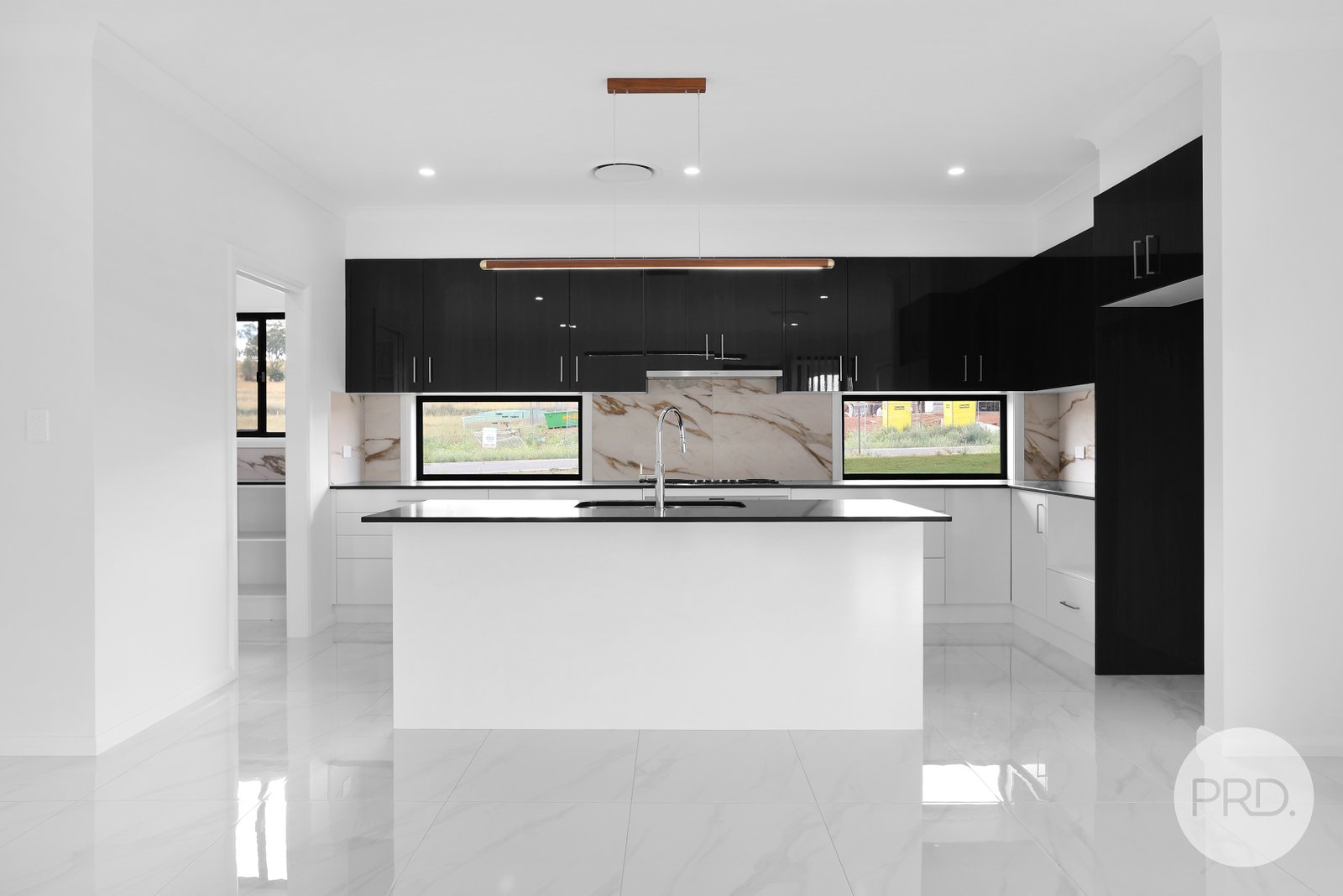 7 Marlborough Place TAMWORTH 5