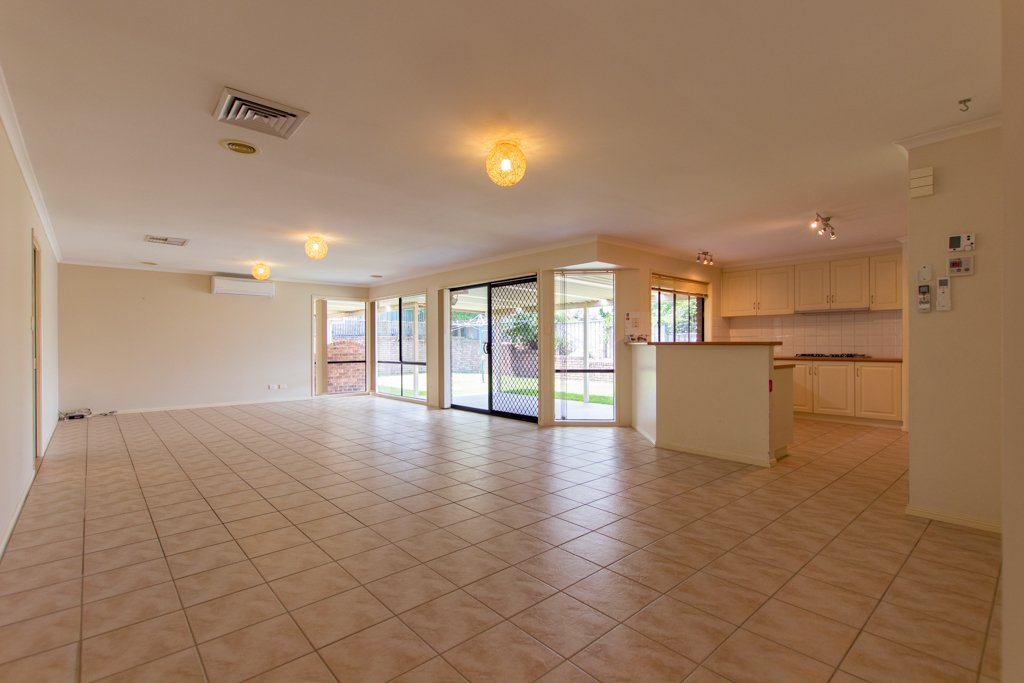 7 Martin Place TUMUT 9