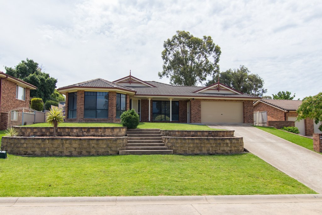 7 Martin Place TUMUT 27