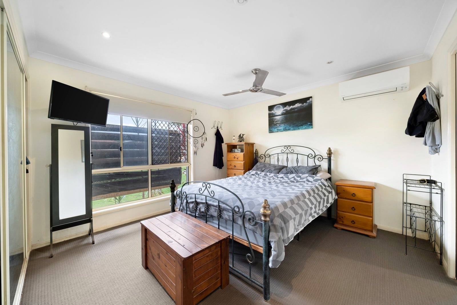 7 Mashie Place REDLAND BAY 4