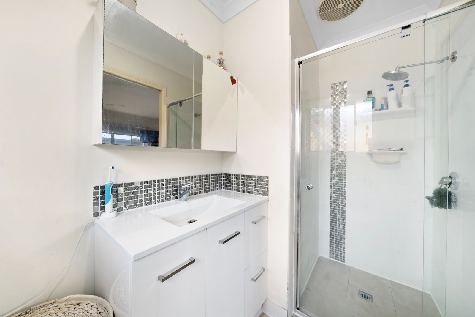 7 Mashie Place REDLAND BAY 5