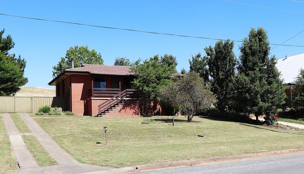 7 Mate Street TUMBARUMBA 1