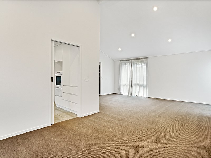 Gallery: 7 Maxflo Court