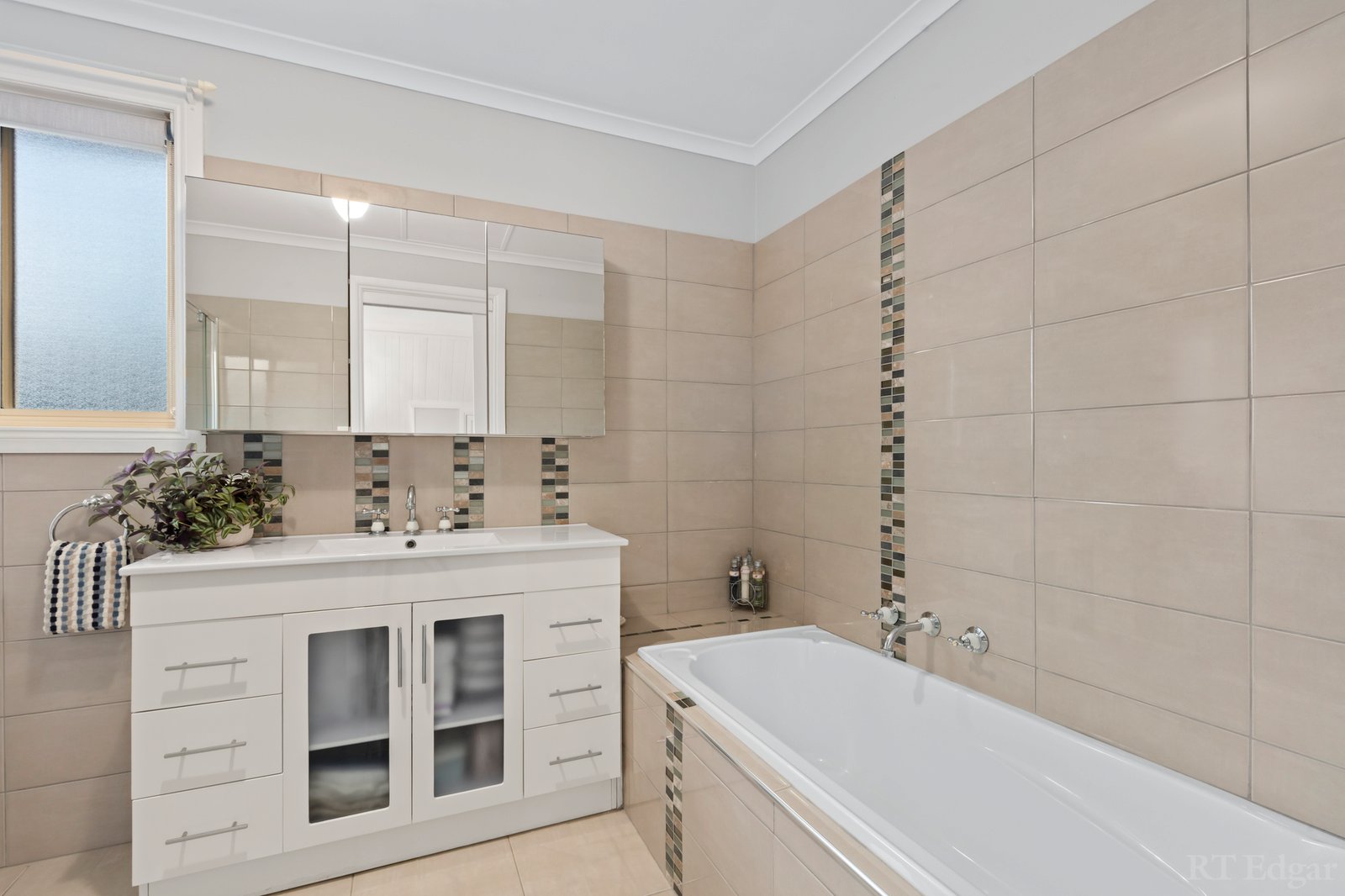 Real Estate and Property in 7 Mullaway Court, Ocean Grove, VIC