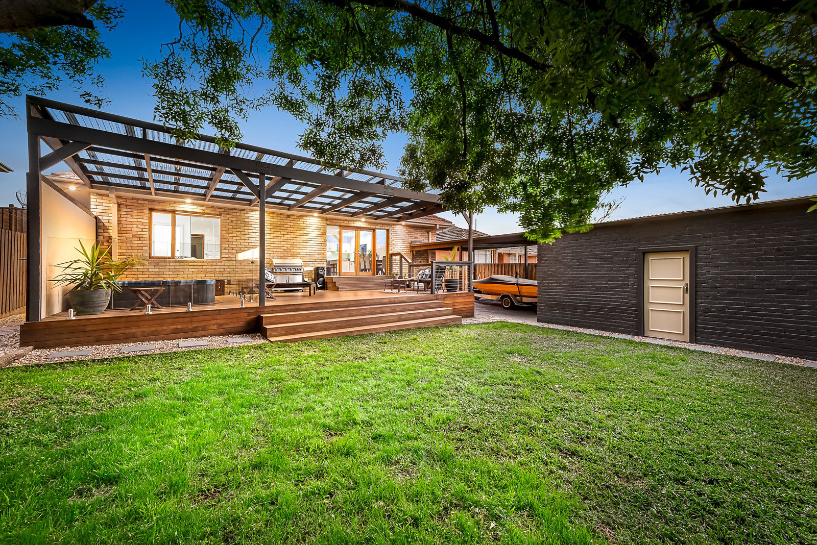 7 Murray Drive, Burwood, VIC