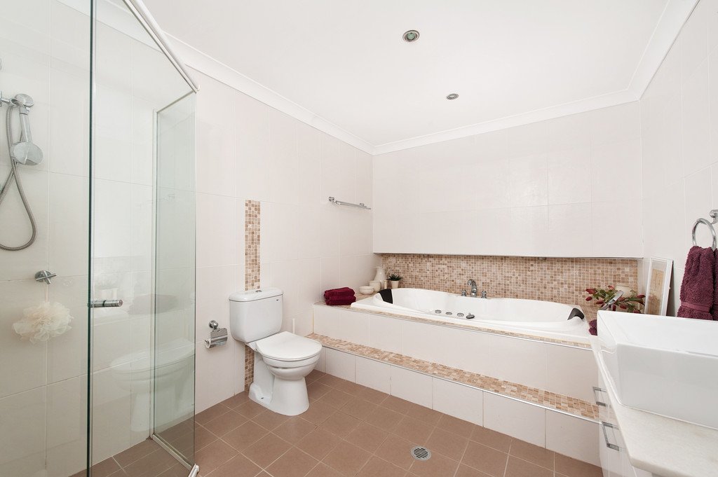 7 Myan Close CORLETTE 17