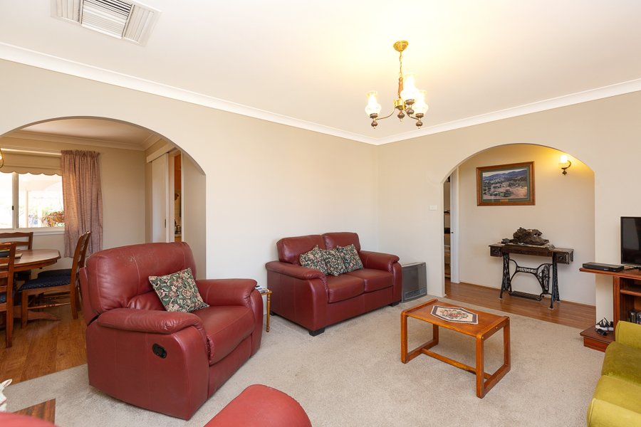 7 Myndee Avenue TAMWORTH 4