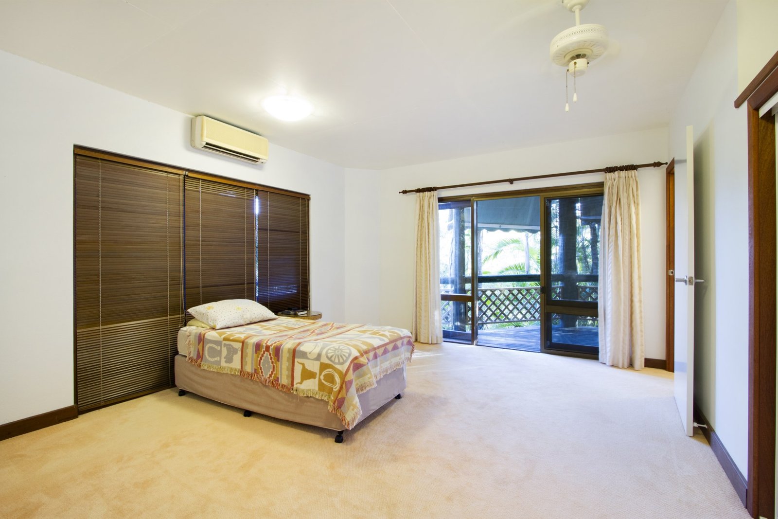 7 Neerim Crescent SHUTE HARBOUR 13