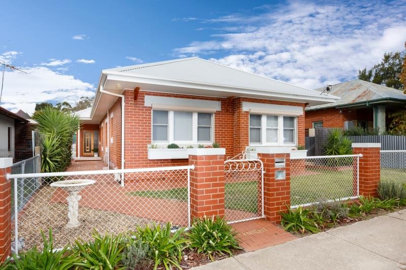 7 Norman Street WAGGA WAGGA 1