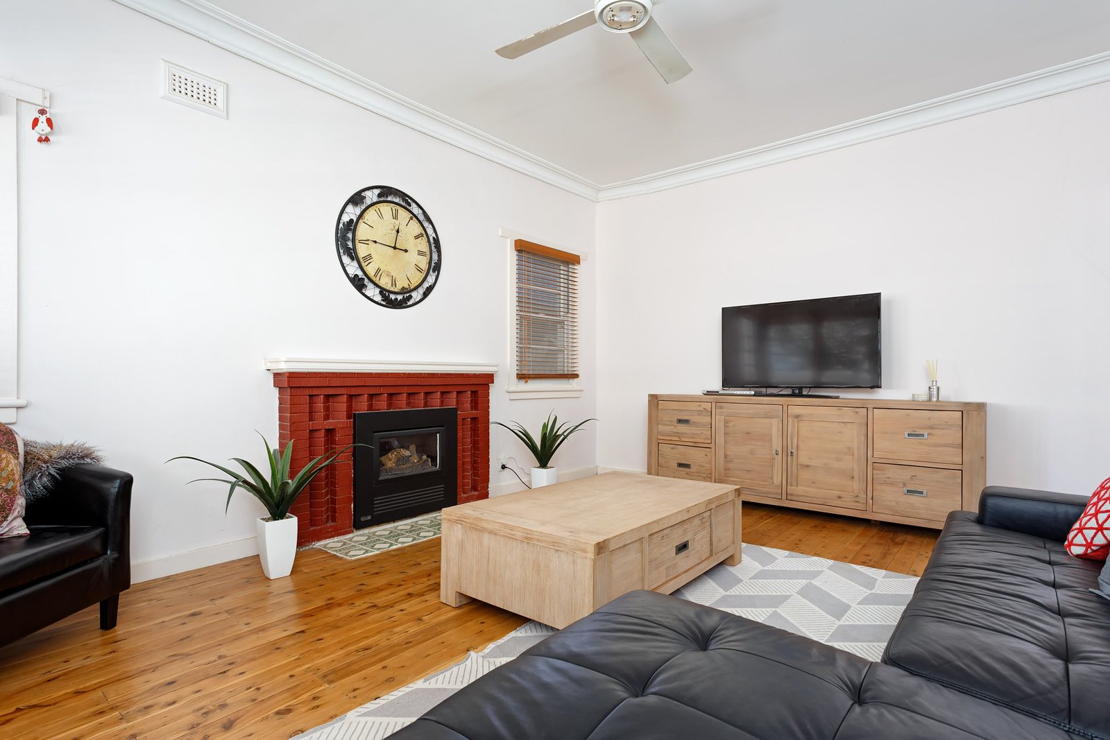 7 North Parade WAGGA WAGGA 9