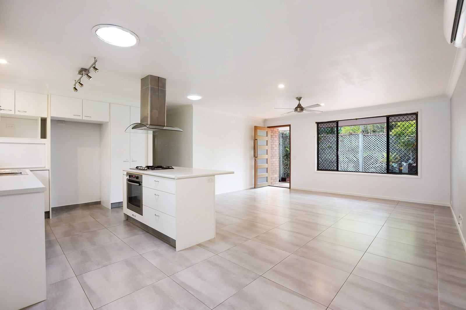 7 Nyora Street SOUTHPORT 4