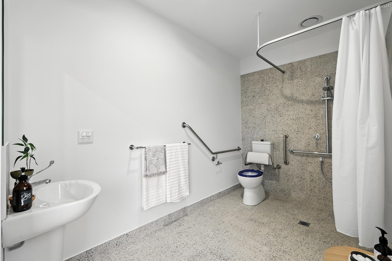 7 Pamela Place BRIGHTON 13