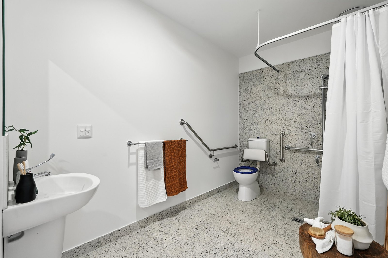 7 Pamela Place BRIGHTON 17