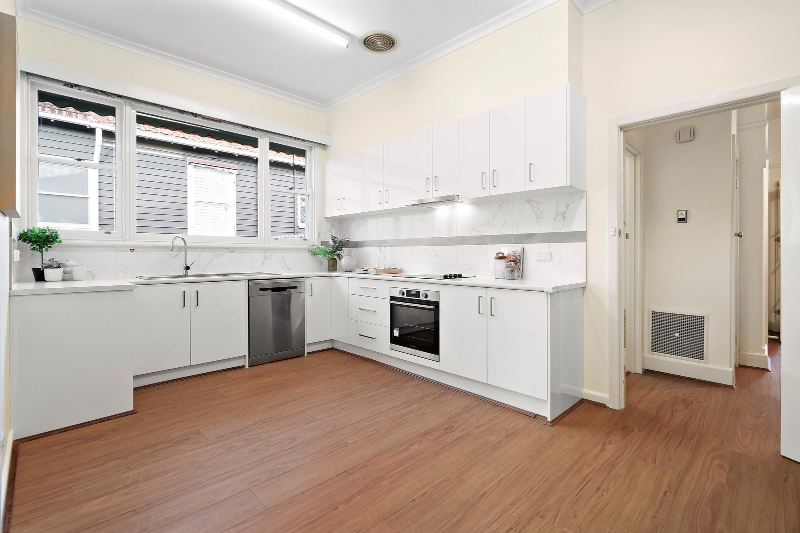 Real Estate and Property in 7 Parkdale Avenue, Balwyn, VIC