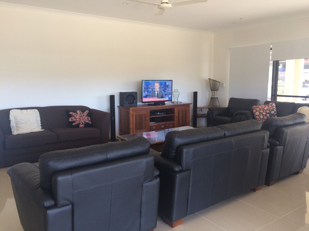 7 Parker Road CANNONVALE 4