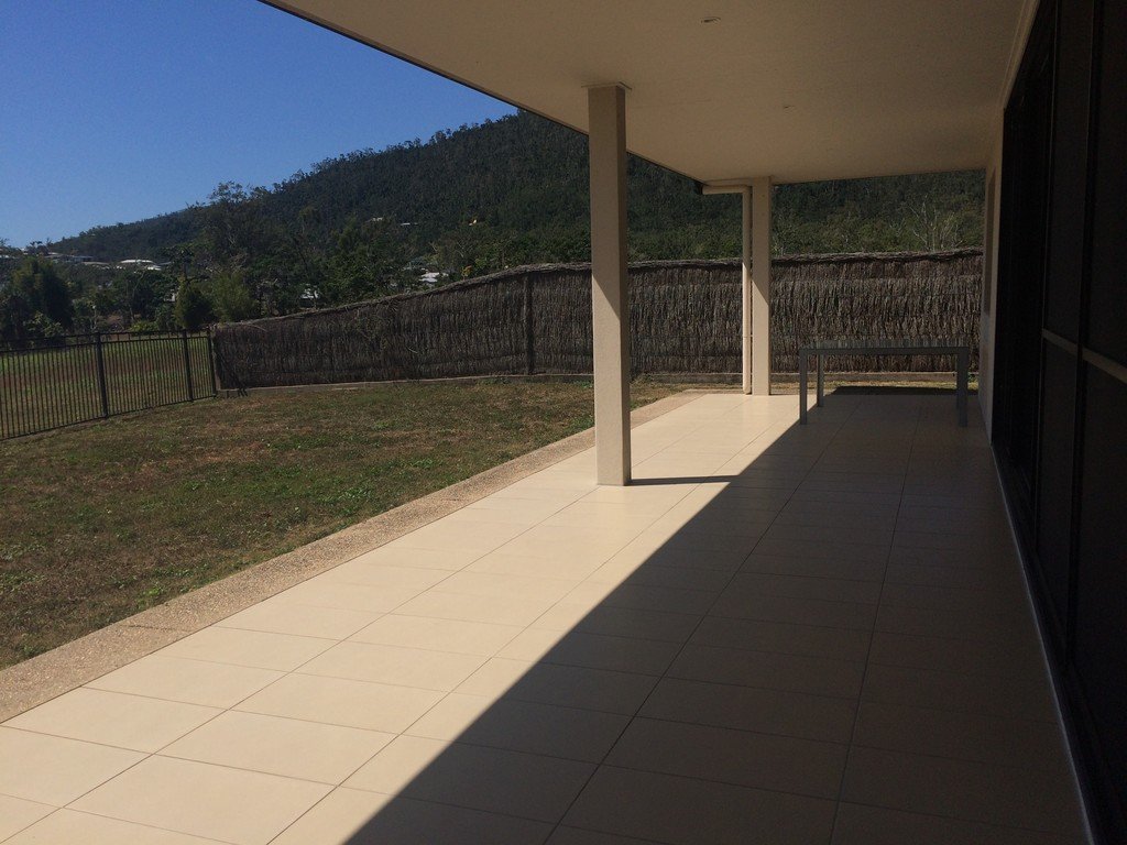 7 Parker Road CANNONVALE 19