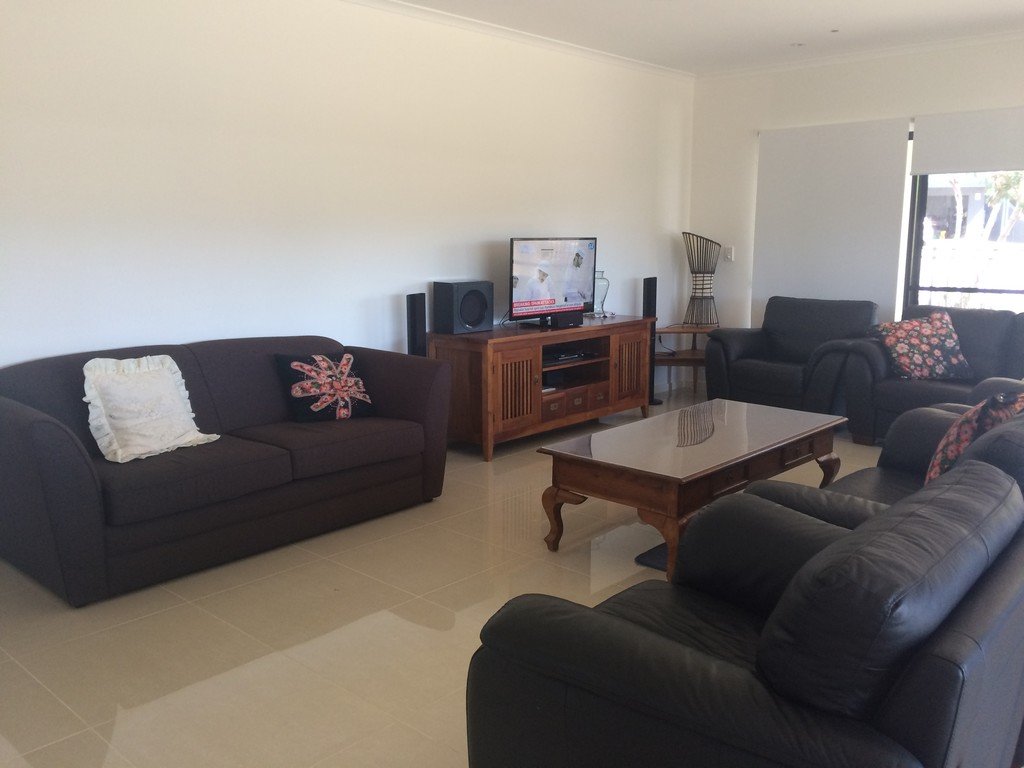 7 Parker Road CANNONVALE 1