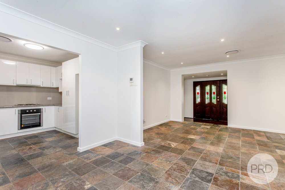 7 Parklands Avenue LEONAY 2