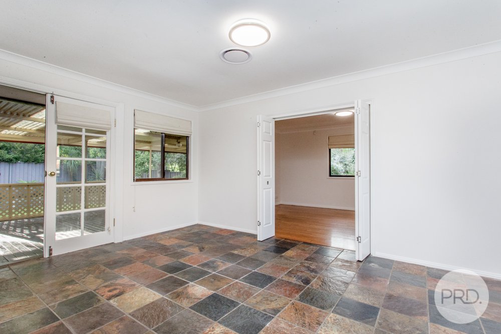 7 Parklands Avenue LEONAY 12