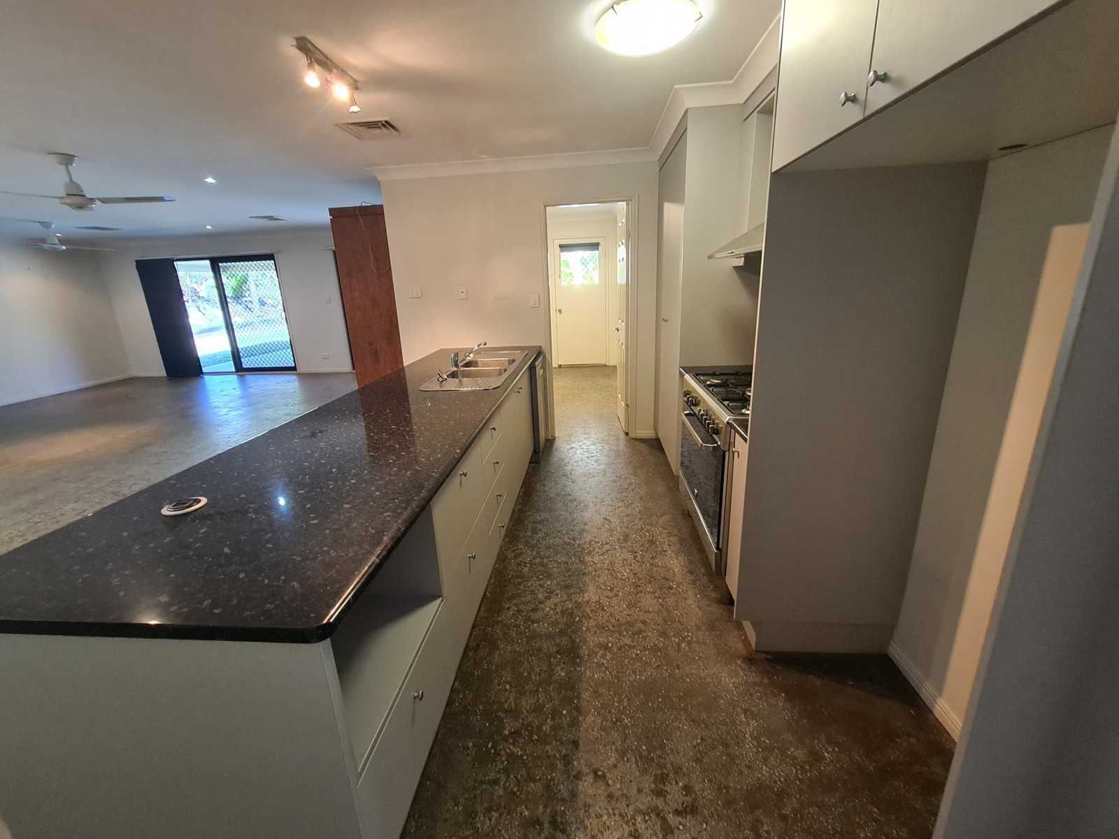 7 Plimsoll Court TANNUM SANDS 16