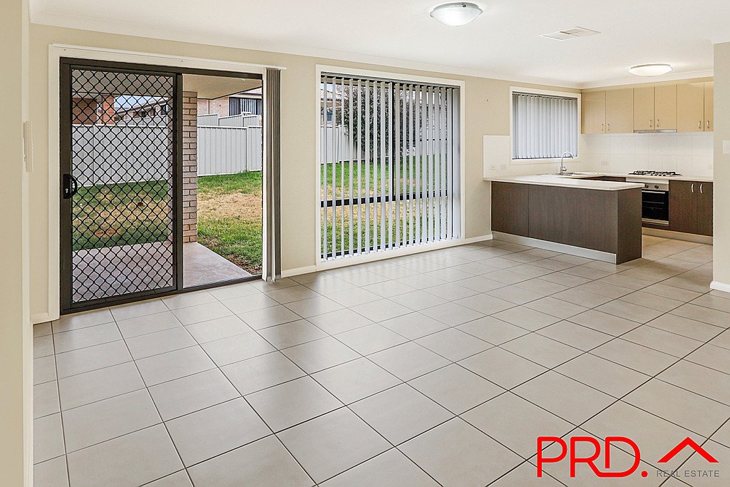 7 Red Cedar Cove TAMWORTH 4