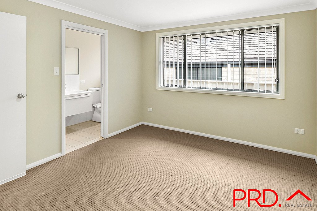 7 Red Cedar Cove TAMWORTH 5