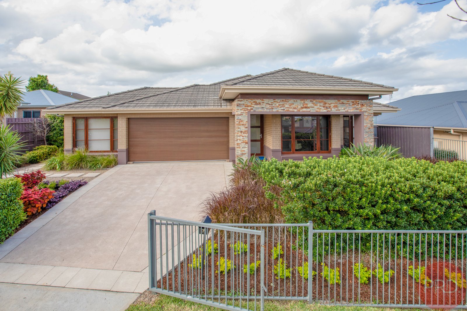 7 Redgum Circuit ABERGLASSLYN 1