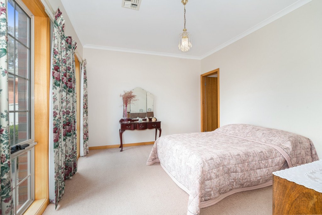 7 Roslyn Court KENNINGTON 2
