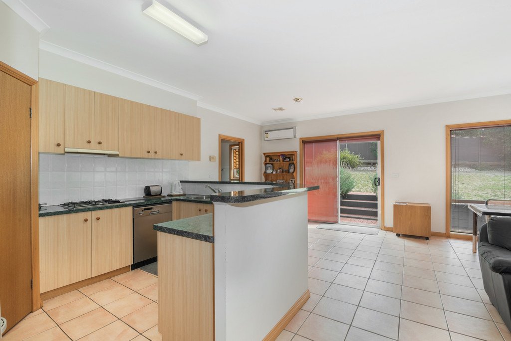 7 Roslyn Court KENNINGTON 4