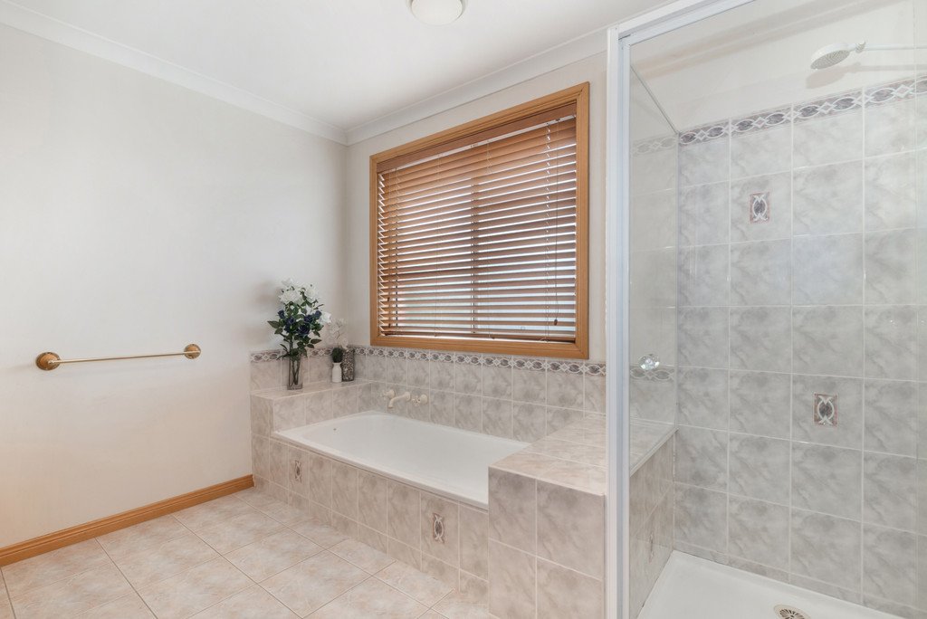 7 Roslyn Court KENNINGTON 8