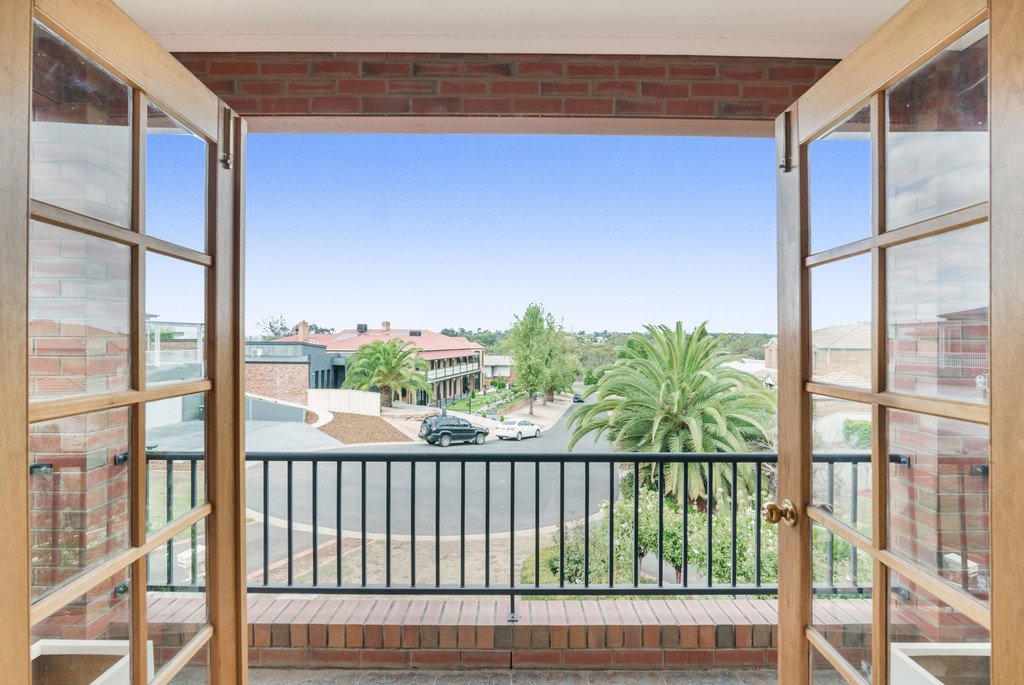 7 Roslyn Court KENNINGTON 9