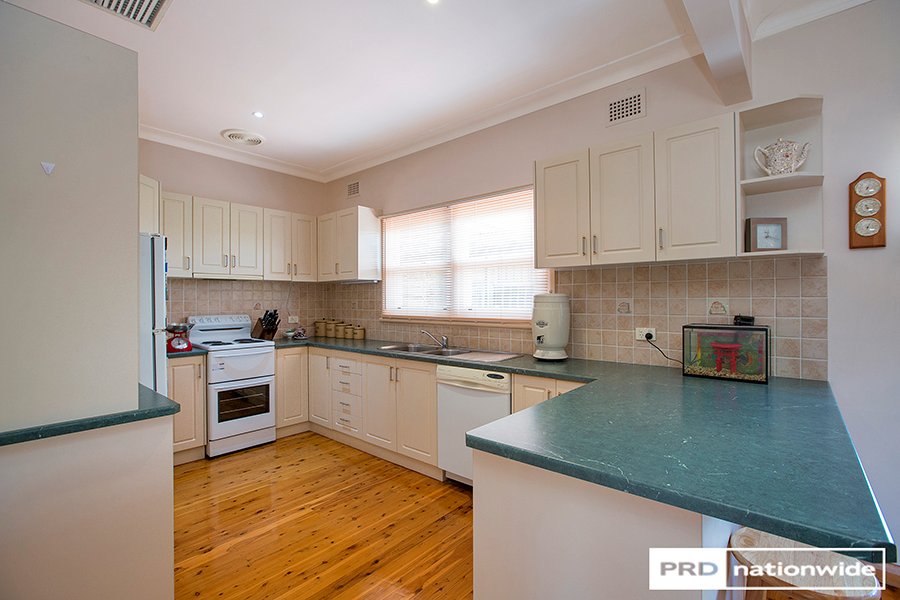 7 Ruthning Avenue TAMWORTH 3