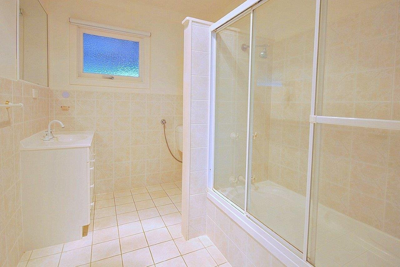 7 Saltash Street LABRADOR 6