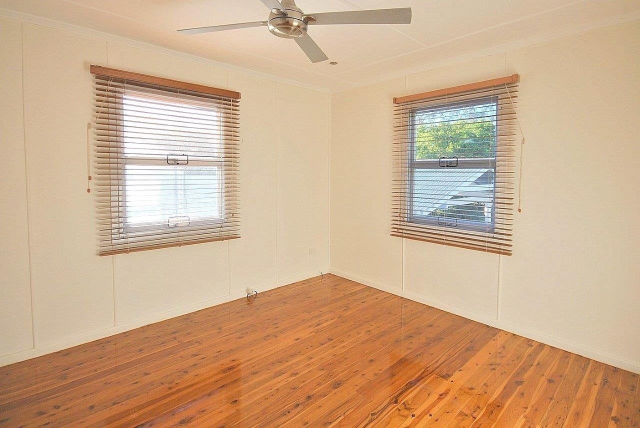 7 Saltash Street LABRADOR 7