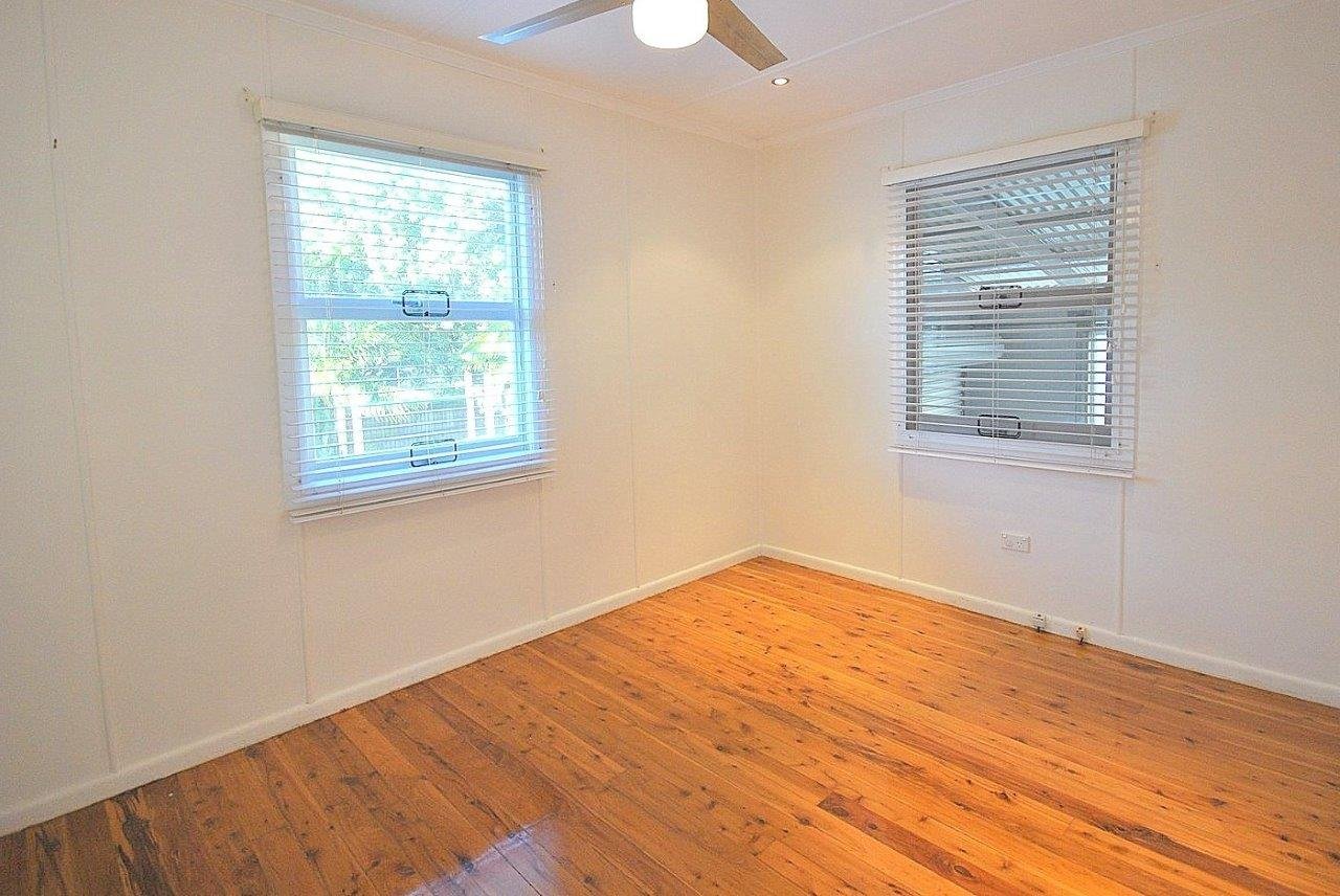 7 Saltash Street LABRADOR 8