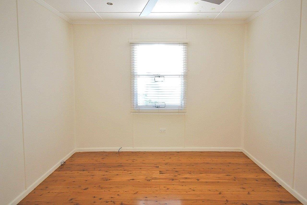 7 Saltash Street LABRADOR 9