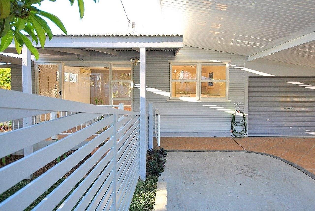 7 Saltash Street LABRADOR 1