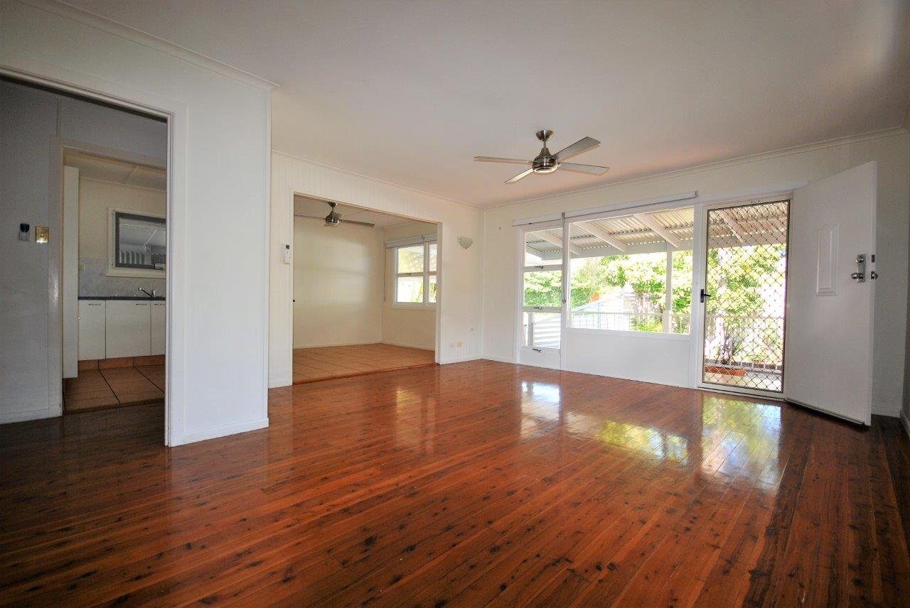 7 Saltash Street LABRADOR 4