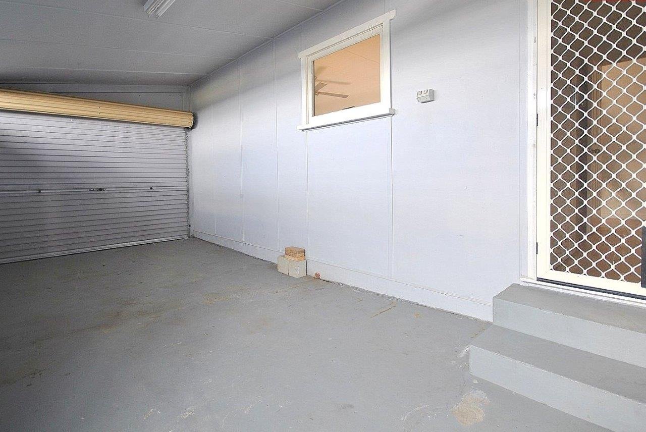 7 Saltash Street LABRADOR 12