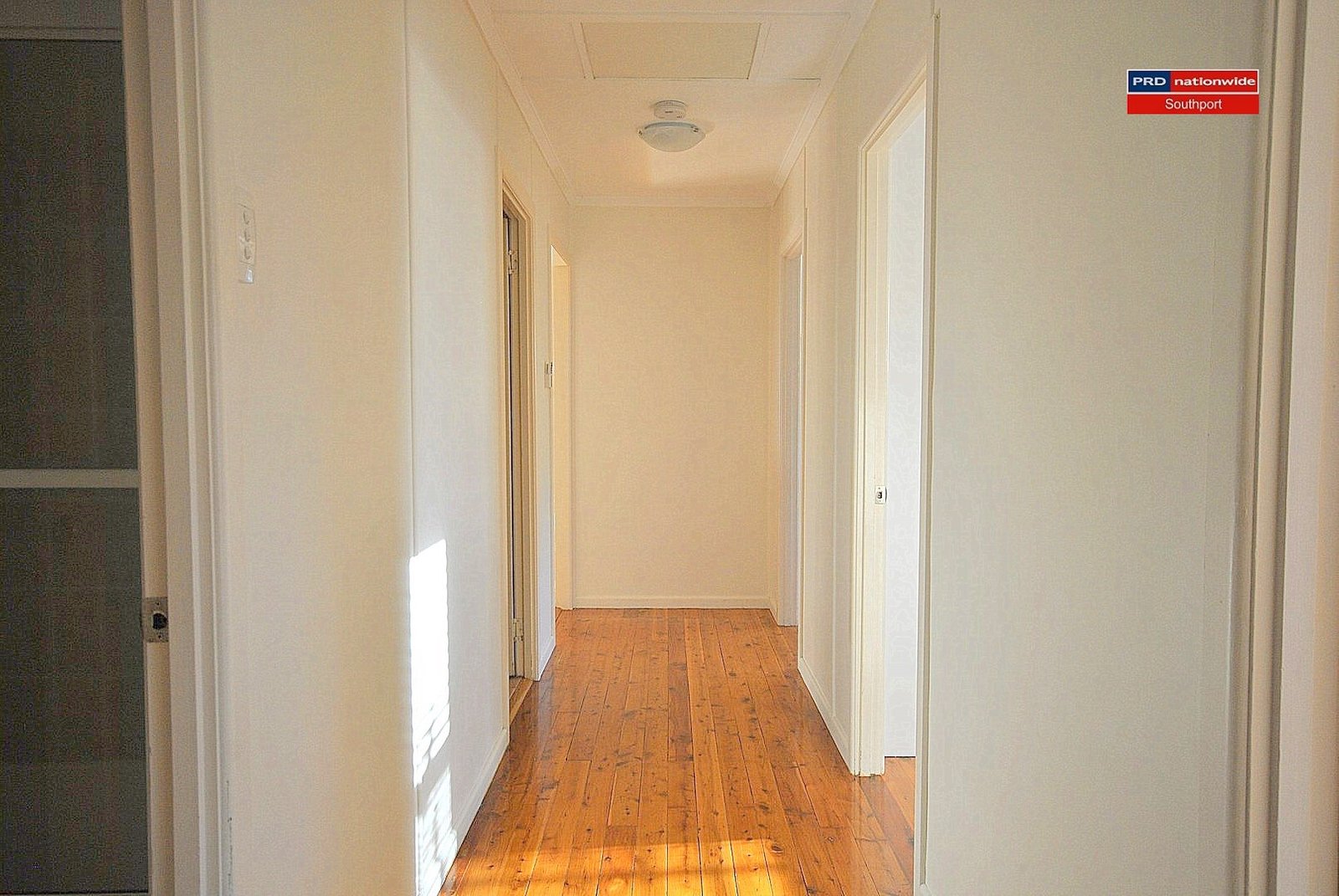 7 Saltash Street LABRADOR 11